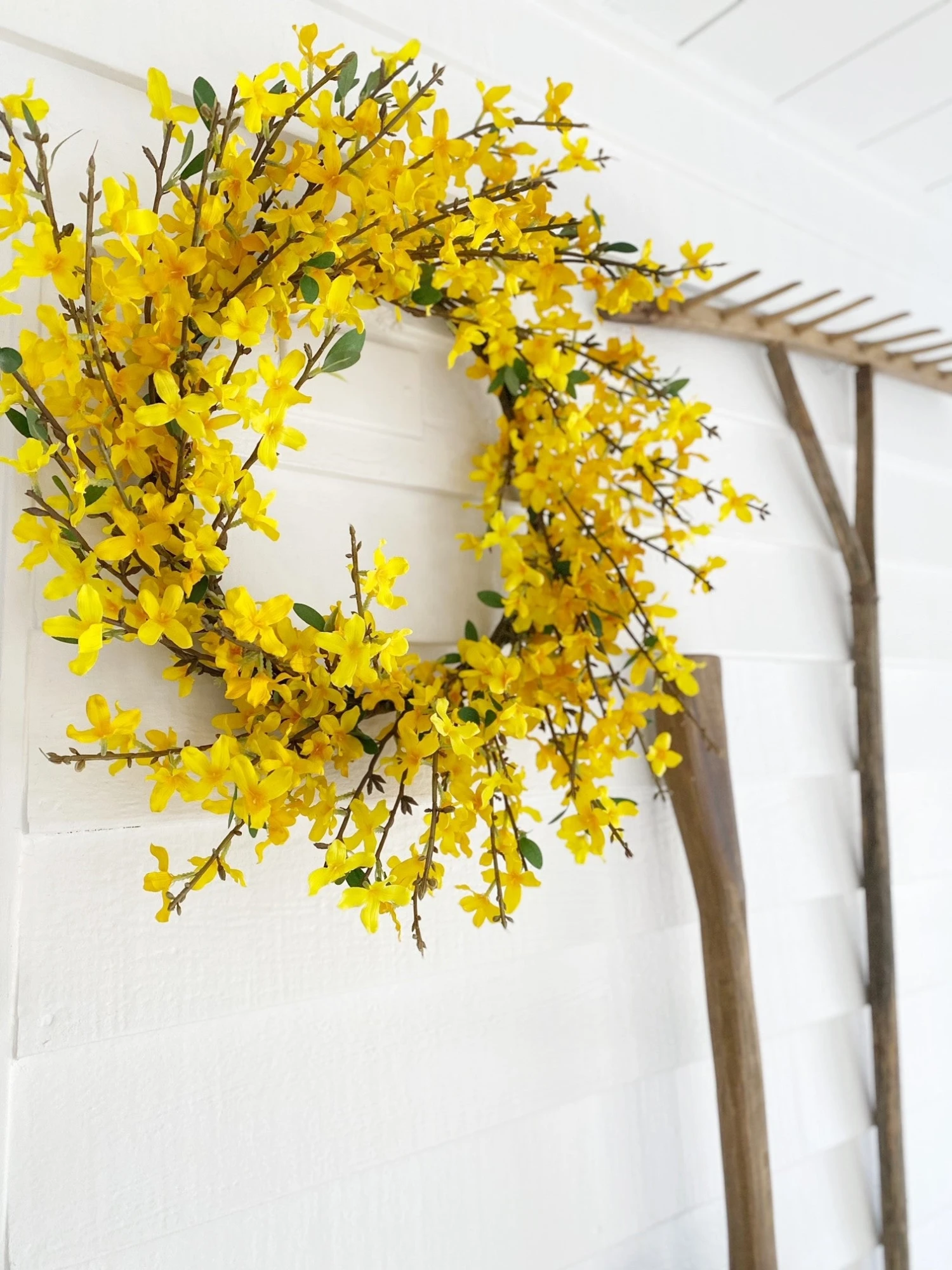 22” Forsythia Artificial Wreath 7 22” Forsythia Artificial Wreath - Image 5