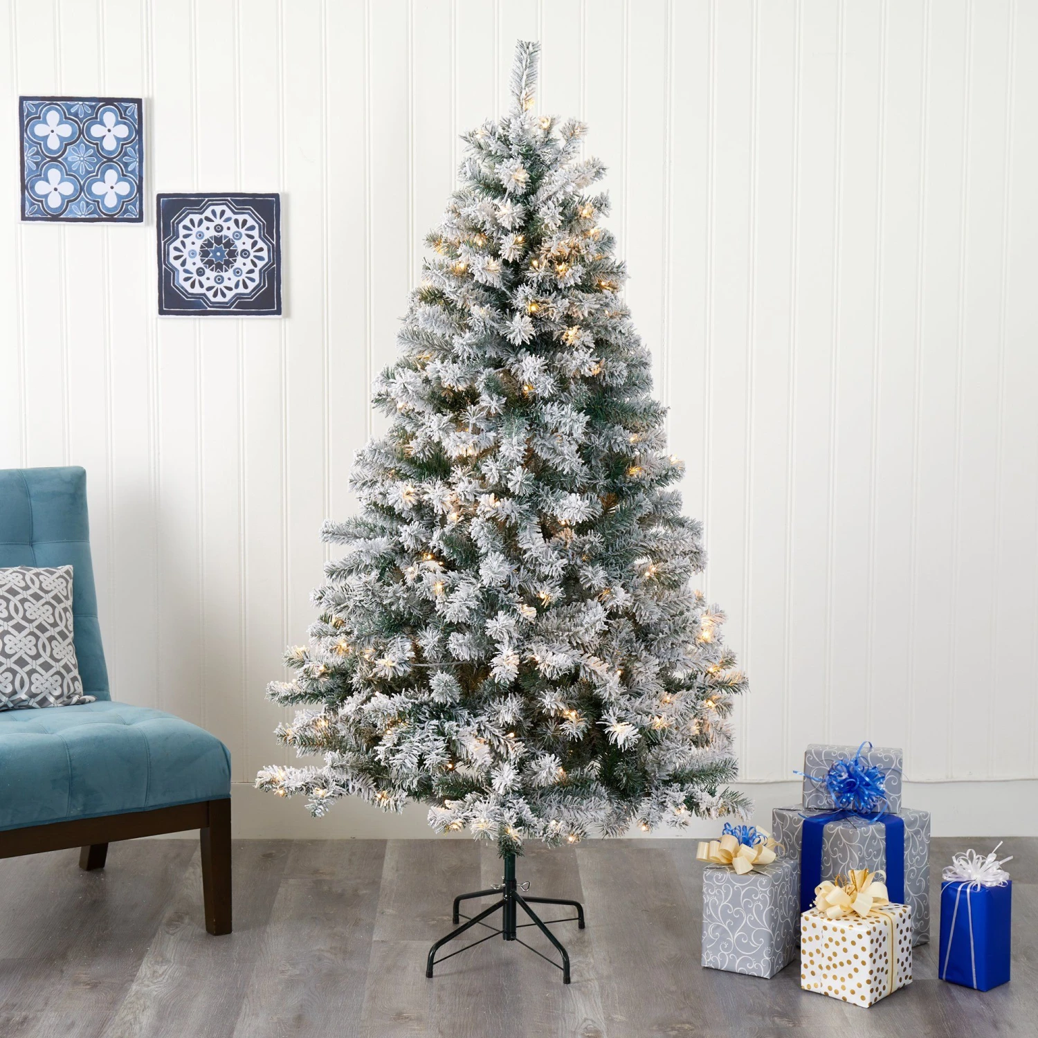 6' Flocked Rock Springs Spruce Artificial Christmas Tree With 250 Clear LED Lights 8 6' Flocked Rock Springs Spruce Artificial Christmas Tree With 250 Clear LED Lights - Image 6