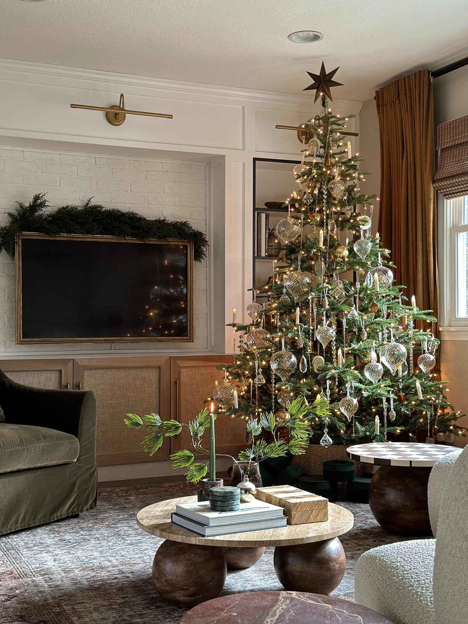 8’ Layered Washington Spruce Christmas Tree With 650 Clear Lights And 1561 Bendable Branches 4 8’ Layered Washington Spruce Christmas Tree With 650 Clear Lights And 1561 Bendable Branches - Image 2